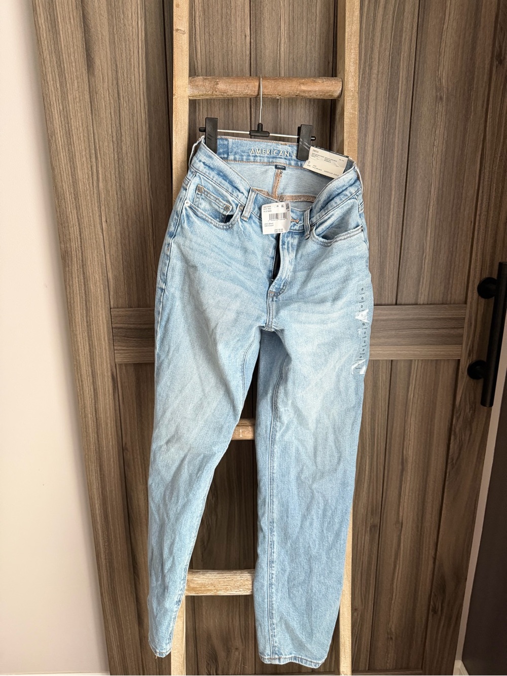 American Eagle Outfitters Light Wash High-Rise Jeans( NWT)